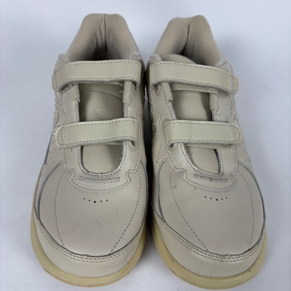 New Balance 577 Light tan Leather, Velcro Strap Athletic Walking Shoes 8.5 - Picture 2 of 9